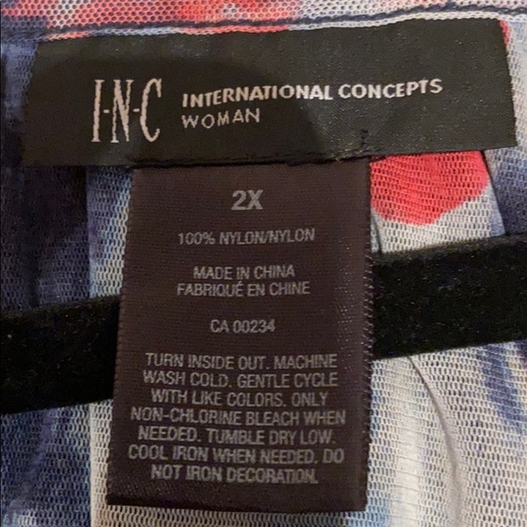 Women’s Floral Blouse - Picture 5 of 6